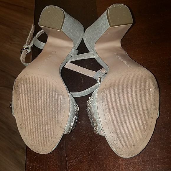 Gold Heels - Picture 4 of 4